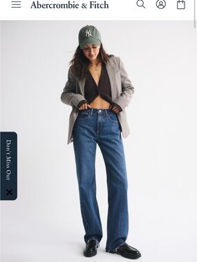 Abercrombie High-Rise 90’s Relaxed Jeans in Dark Raw Hem